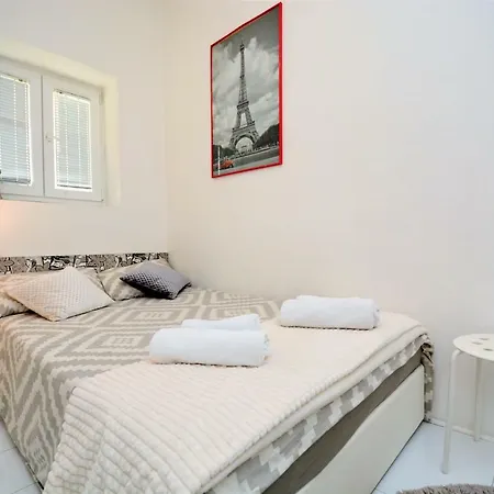 Populare Apartment